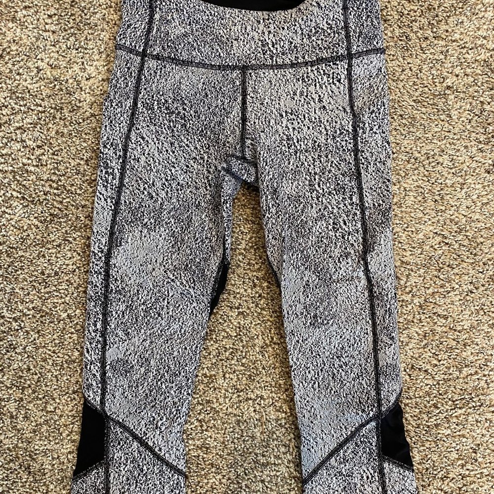 Lululemon black and white leggings size 6